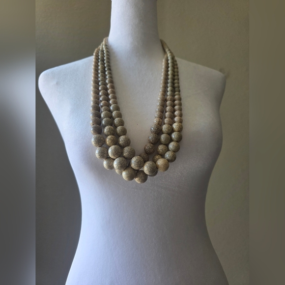 Beige Crackle 3 Strand Beaded Necklace - Picture 1 of 2